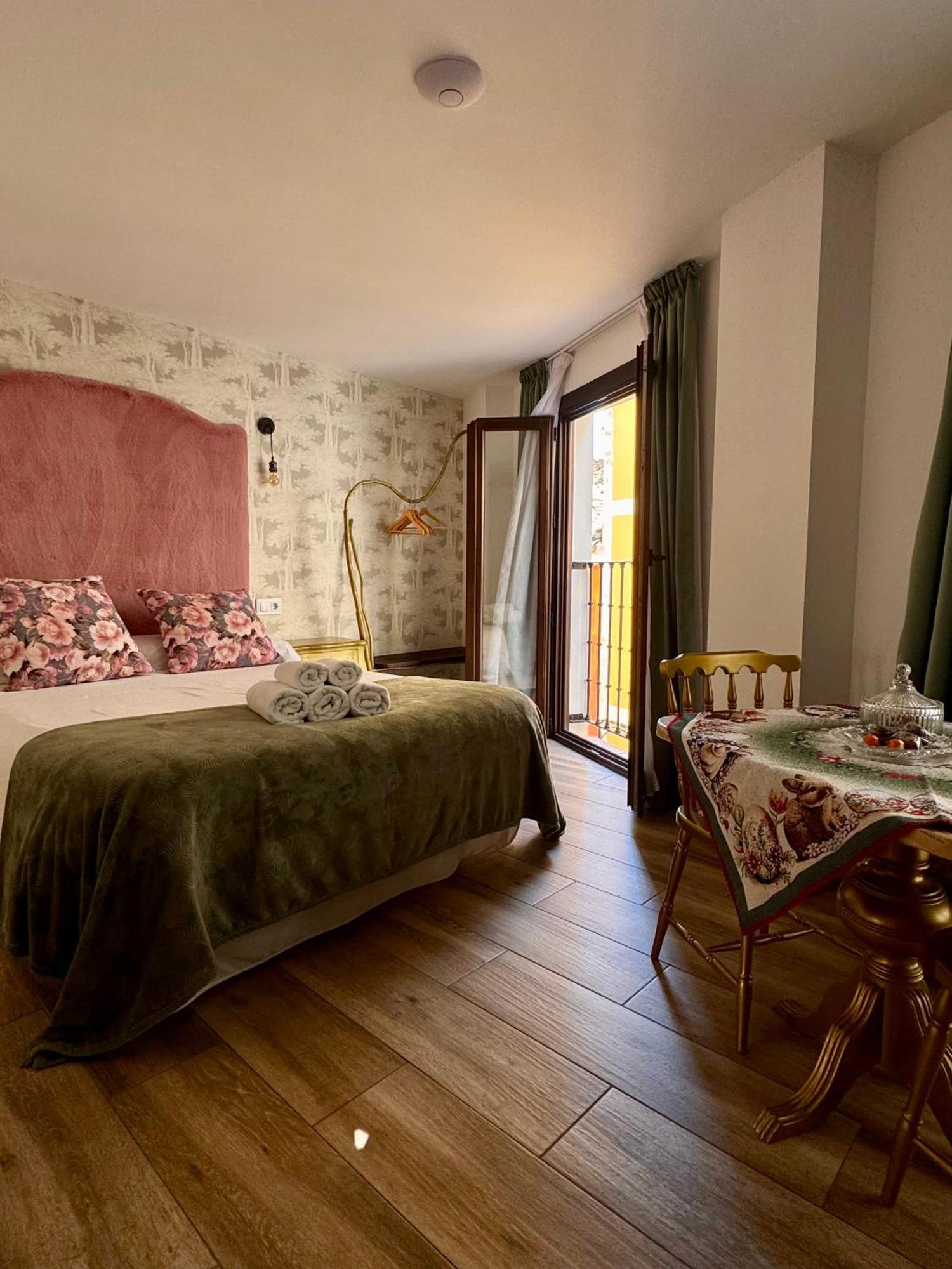 Ateneo Cuenca Suites Con Cocina En El Casco Historico Zewnętrze zdjęcie