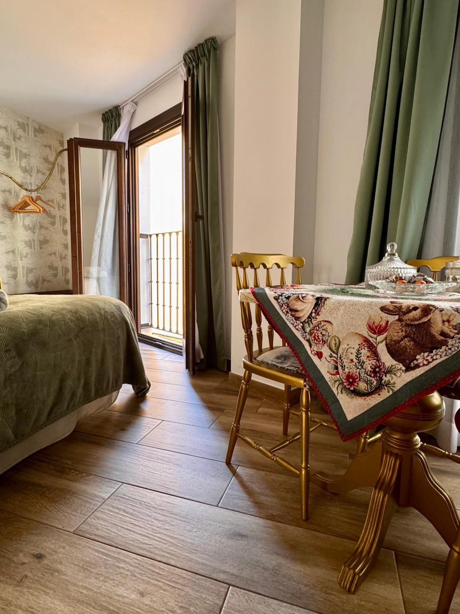 Ateneo Cuenca Suites Con Cocina En El Casco Historico Zewnętrze zdjęcie