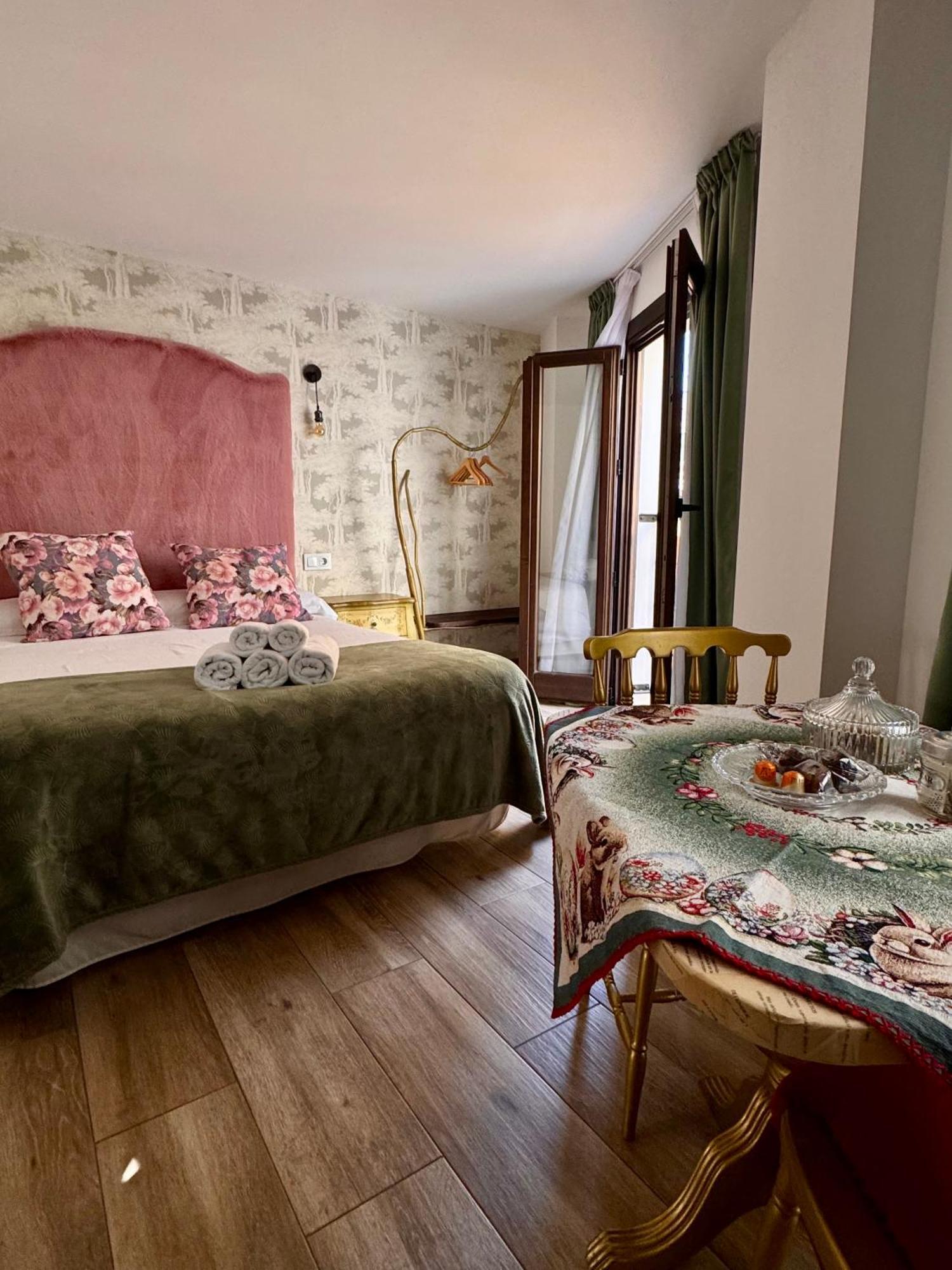 Ateneo Cuenca Suites Con Cocina En El Casco Historico Zewnętrze zdjęcie